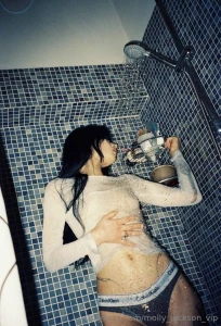 I forgot to take off my clothes can u help me