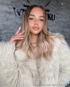 Naughtydoll11 this pervert loves to spread her pussy and show her part 184