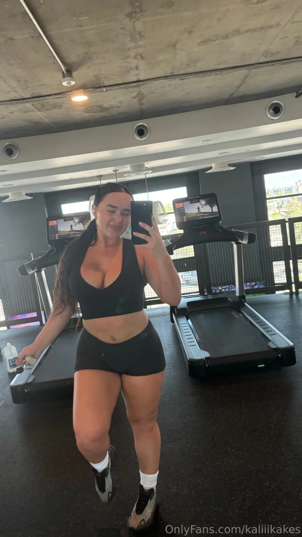 Oh daddy do you love how i move my body for you i shake my ass bounce part 28 