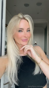 Show me what you ve been hiding in those pants