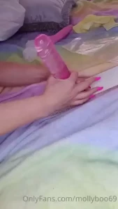 Mmmmm do you want my pinky d to be your cock then dm and tell me bby