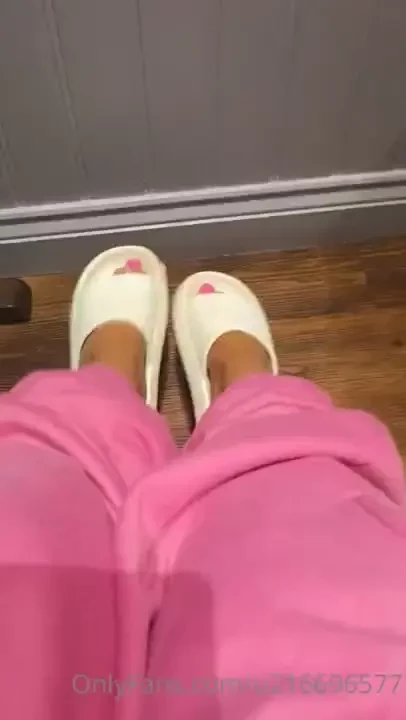 Would you kindly kiss my saw foot if i remove my plaster while i sit 