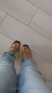 Little bit of heels walking for my lovers if you kindly tip me then i