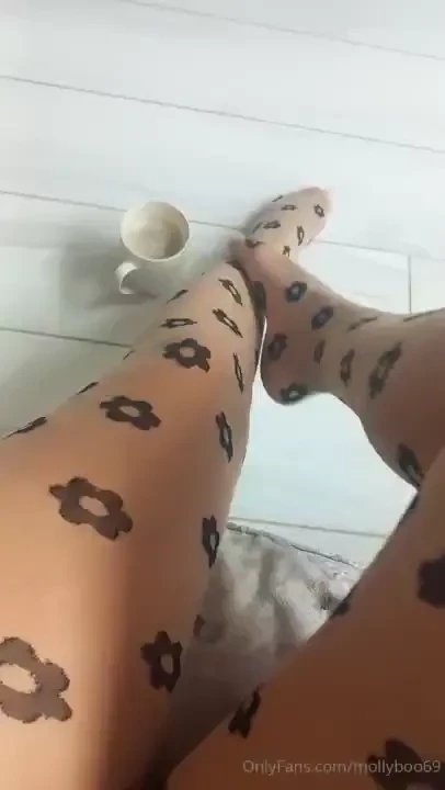 Got my flower pantyhose back on goodmorning sweet dreams bby 