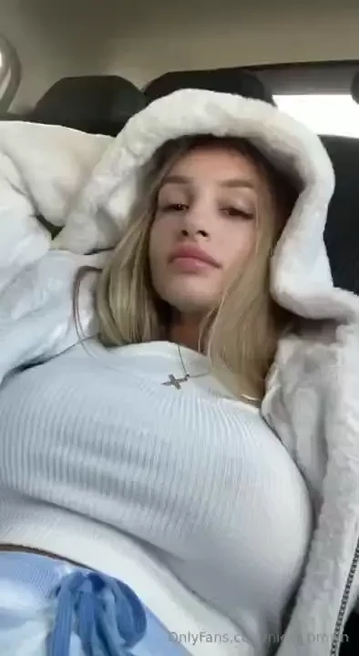 God i m so sleepy but it s nice to be able to sleep in the car 