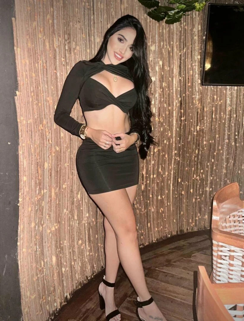 Step aside mi amor a queen is passing through ready to keep up 