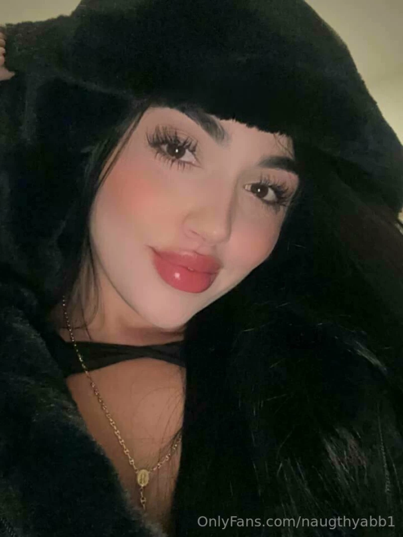 Look me in the eyes and tell me what you see 