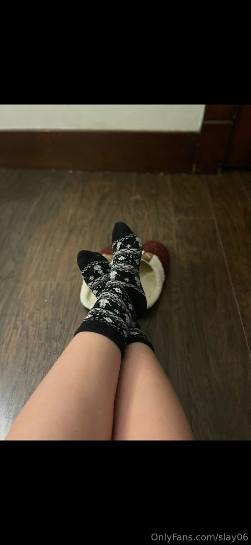 Play with my feet and lick my toes please part 1 