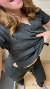 Just flashing a little titty