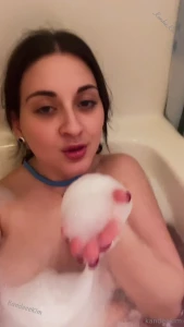 kandeekim - Who wants to join me for some bath time fun 