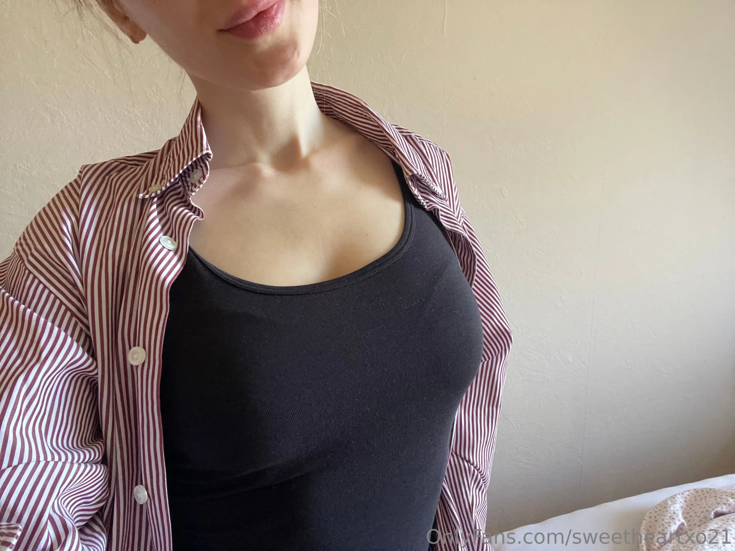 No fancy pics just me hanging out at my moms place and doing some 