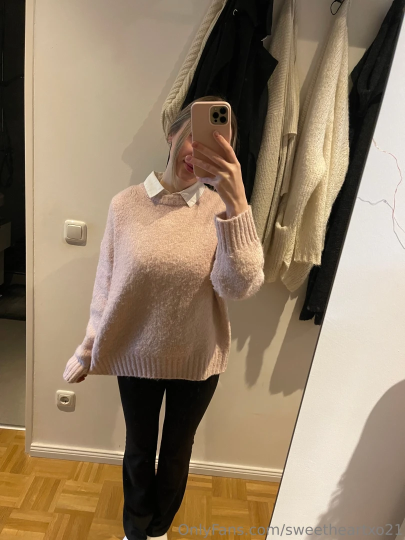 Just got dressed for work i have a few minutes left and feeling kinda 