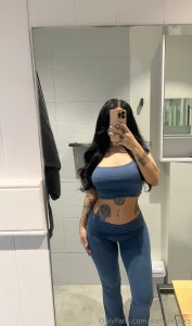 I feeeeel likeeeee u should message me