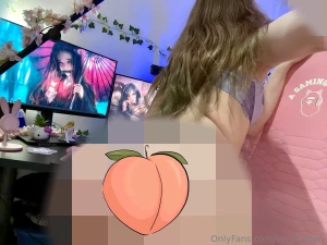 Valentine s just got hotter with an exclusive view from behind in