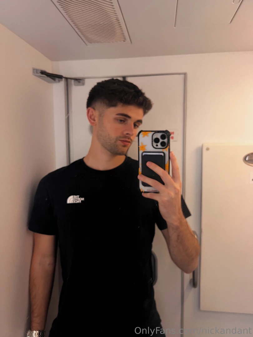 Would i be your airport crush 