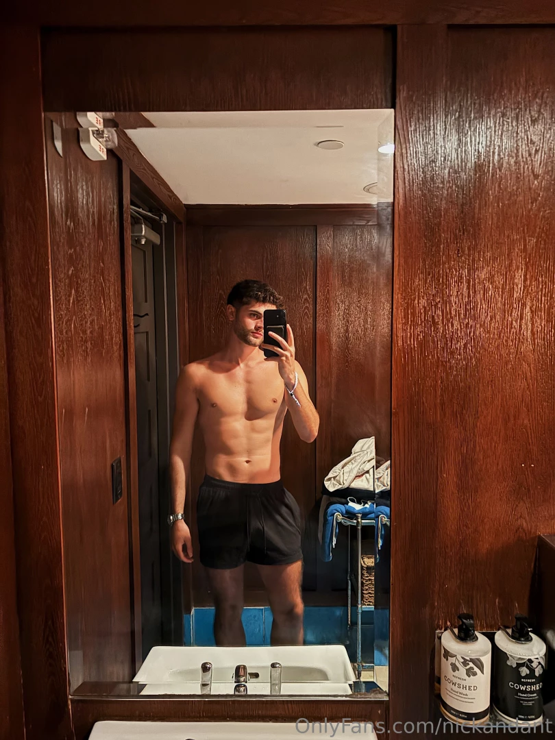 Been kind of obsessed with hotel gyms lately 