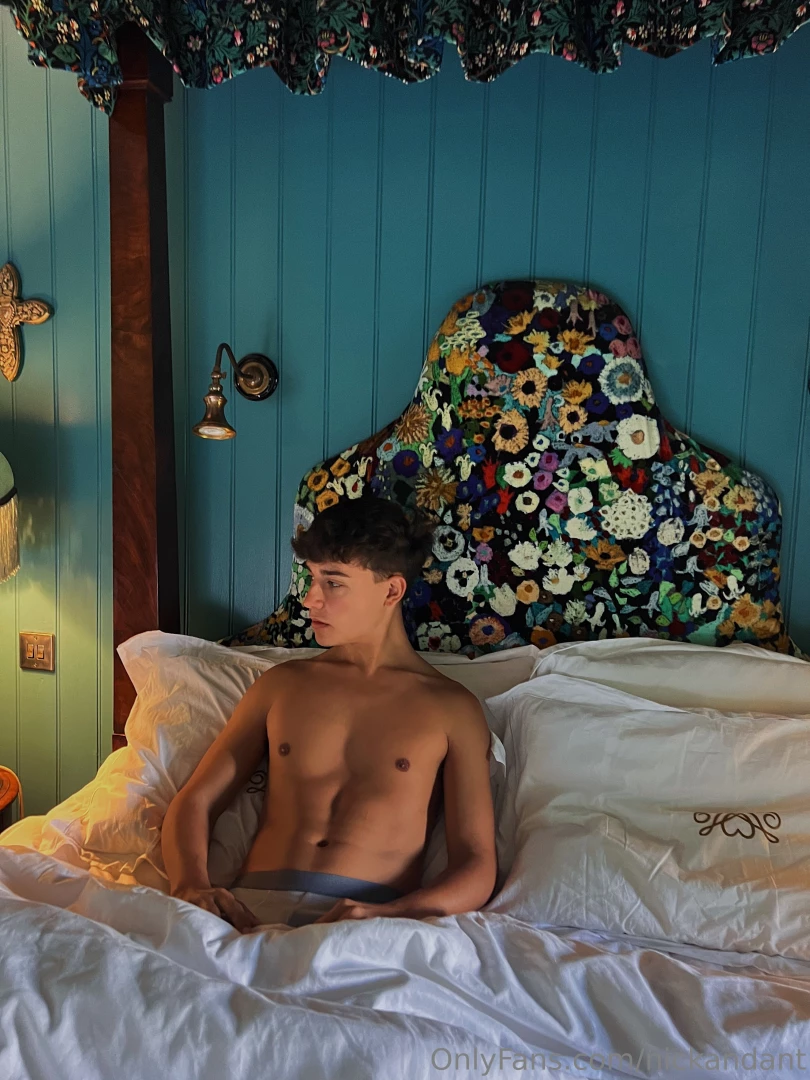 What s cuter the bed or me 