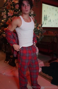 Who s gonna be a ho ho ho this year