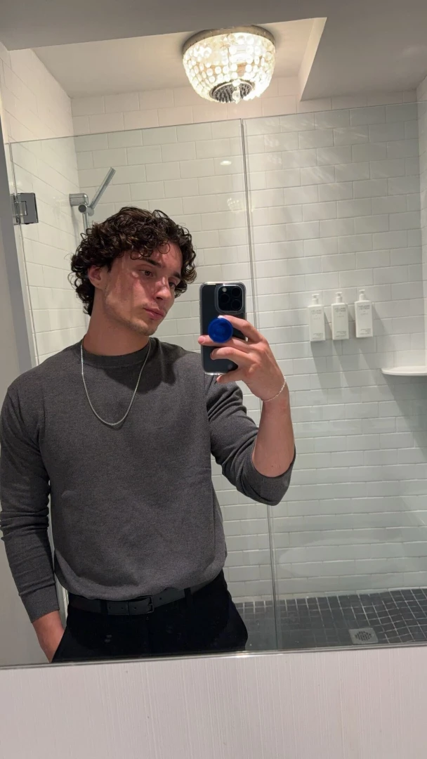 Took a break from lounging to snap this for you imagine joining me 