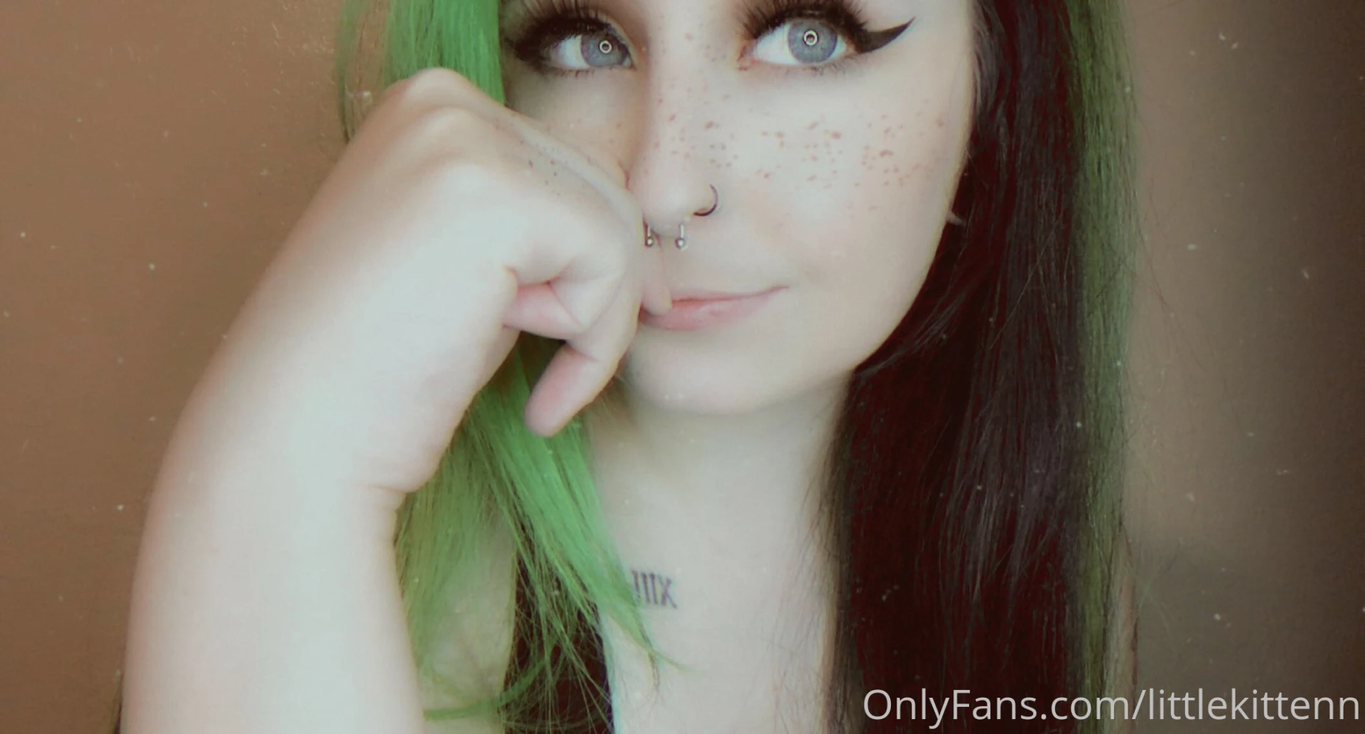 Lemme be your spooky emo gf 