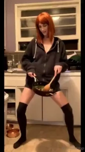 I m hiding a pot of gold under my hoodie would you wanna see if you
