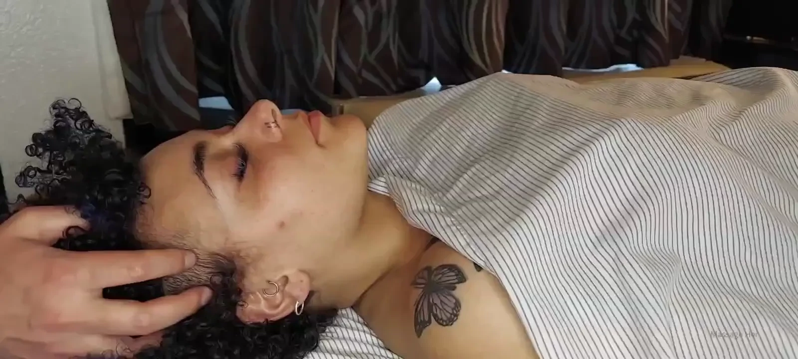 Ca chichi_chia head and face massage 
