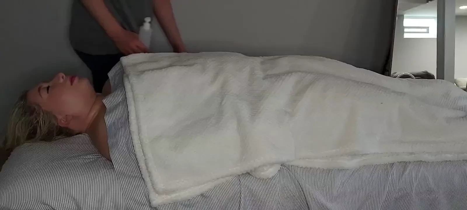 V xxdaisydripxx what meant to be an arm and leg massage turned into 