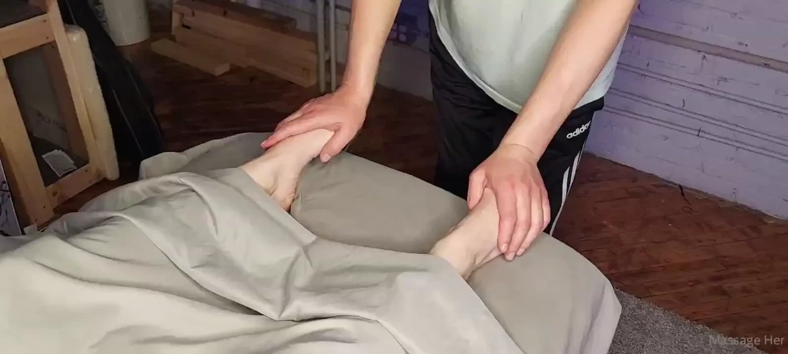 Z clairexoxoxxx foot massage 