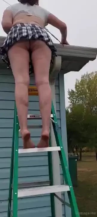 Z clairexoxoxxx helping clean the gutters 