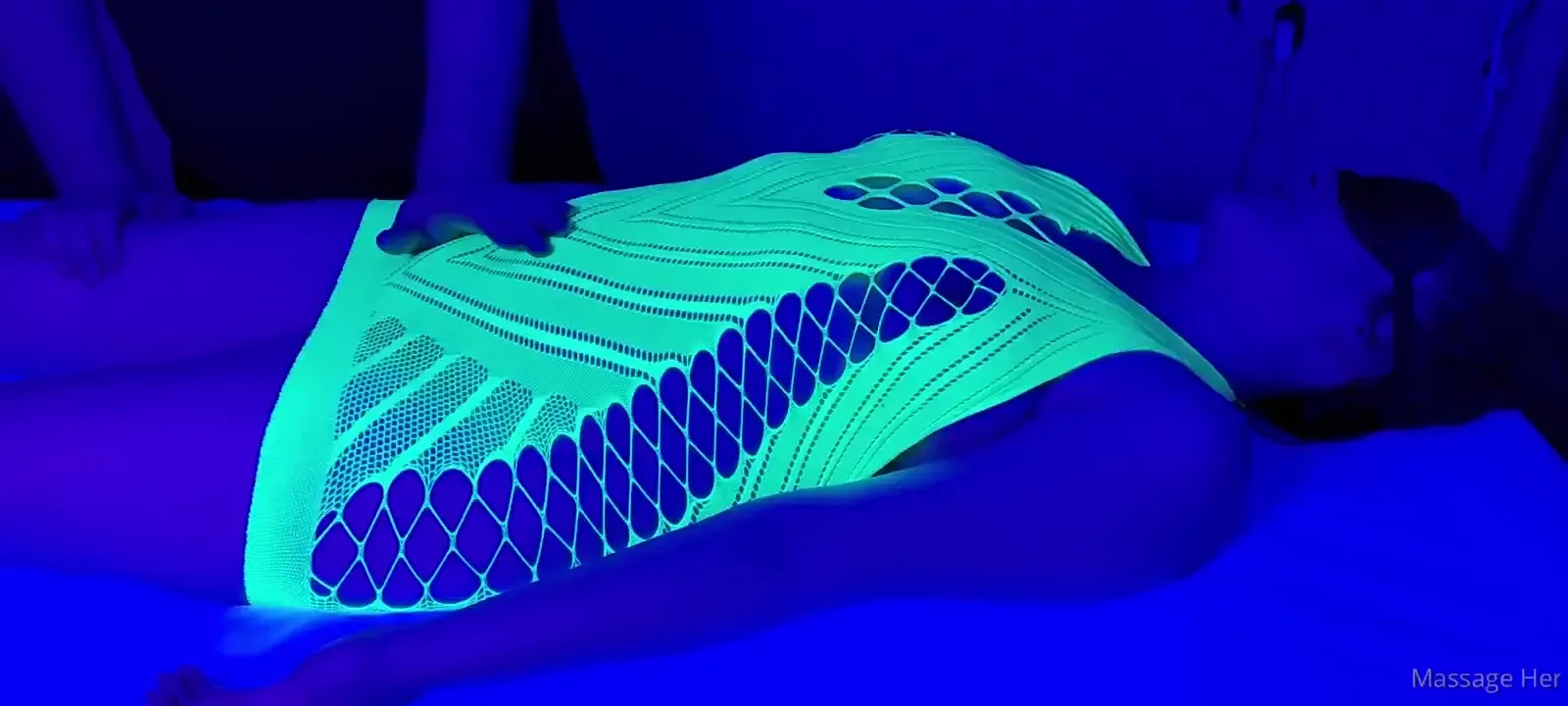 Z clairexoxoxxx massage under the blacklight 