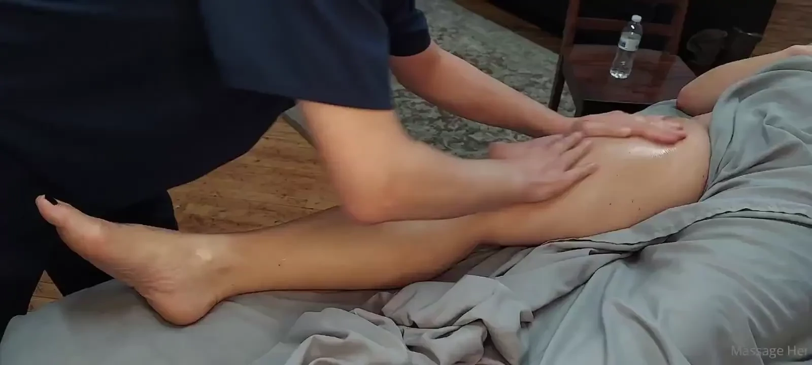 Na leg massage 