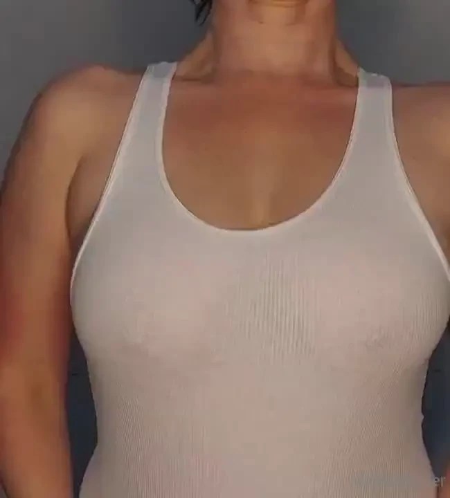 Z clairexoxoxxx ice cubes for her while others watched 