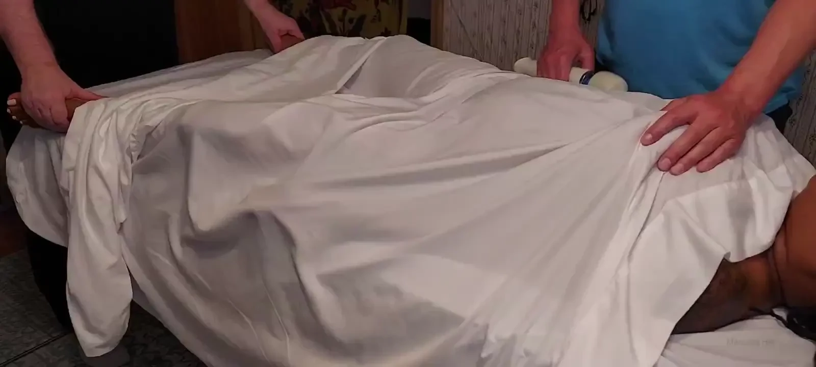 O moonstruckdahlia 4 hands massage and playing 