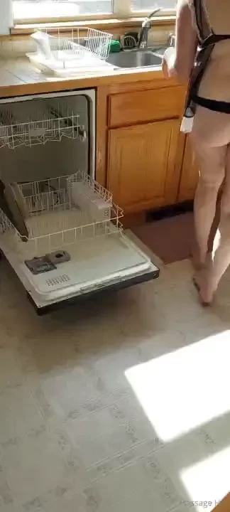 Z clairexoxoxxx doing the dishes just got hotter 