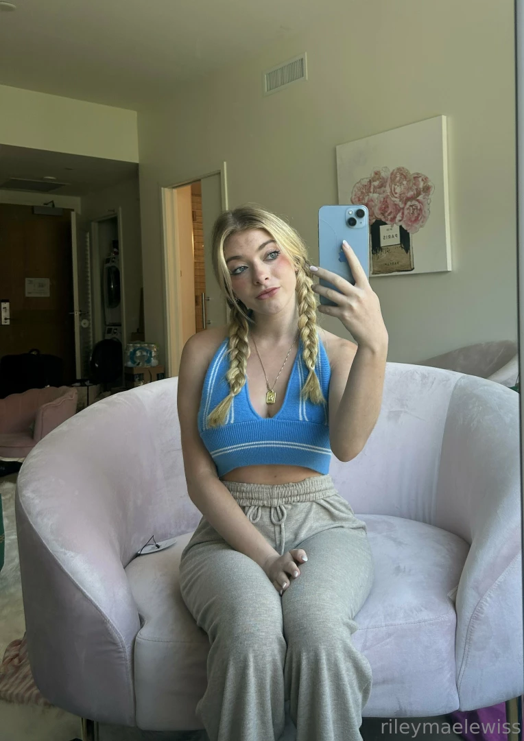 What s ur fav color on me 