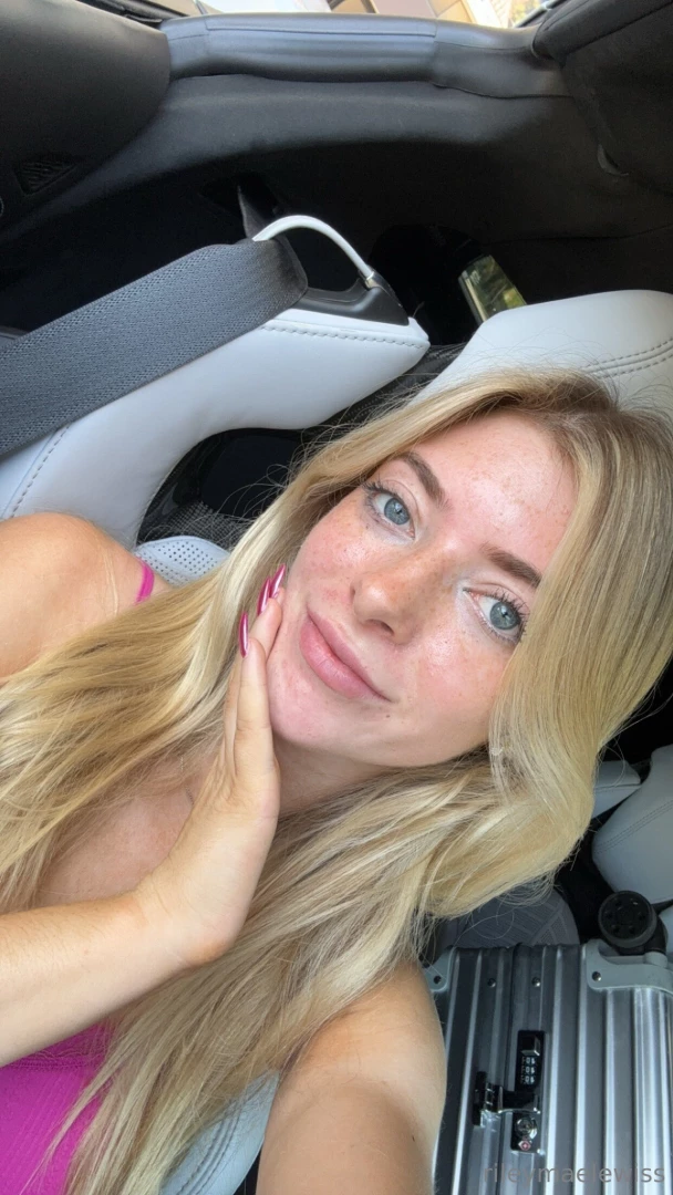 I m boreddd entertain me 