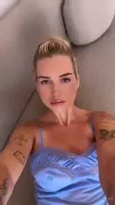 I m feeling flirty message me let s play part 1
