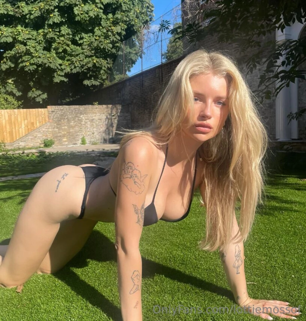 Basking in the sunlight feeling like the goddess i am 