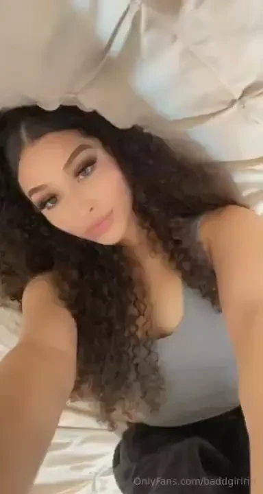Bored in bed who trynna talk 