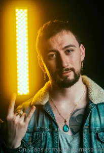 The man slinging dong behind the camera self part 3