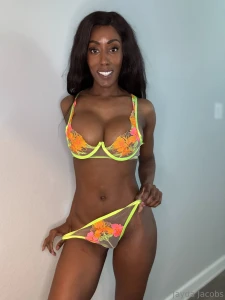 Giving out a free pussy play vid nooow if you unlock 3 of my dms