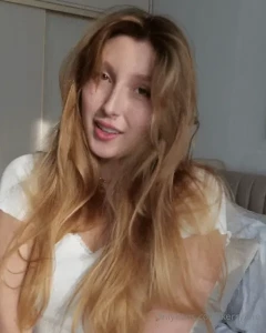 Soft smiles and sleepy eyes just the way a perfect morning begins