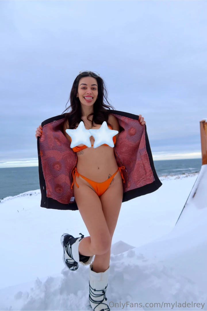 Baby it s cold outside but i promise it s warm inside me includes gif 