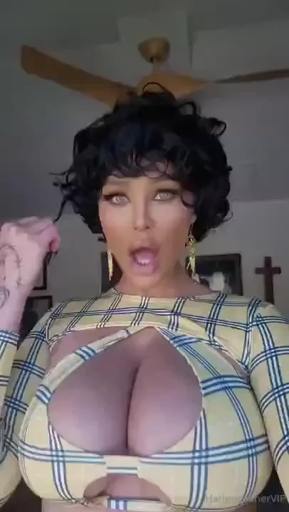 First fan to tip 25 07 gets to sext back amp forth with me live right 