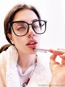 Let s play a game cock rate and bundle tip 18 amp send ur cock rn ill