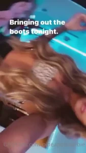 Who wants to know what kinda panties i am wearing under my skirt ready