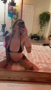 I wanna sit on your lap -