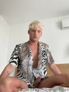 Let s blow off our jobs today in your bed