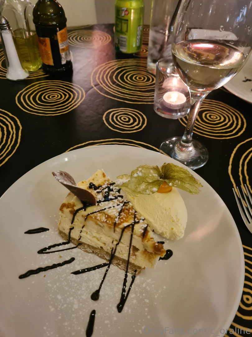 An evening enjoying a delicious dessert in the company of fragrant 