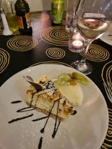 An evening enjoying a delicious dessert in the company of fragrant